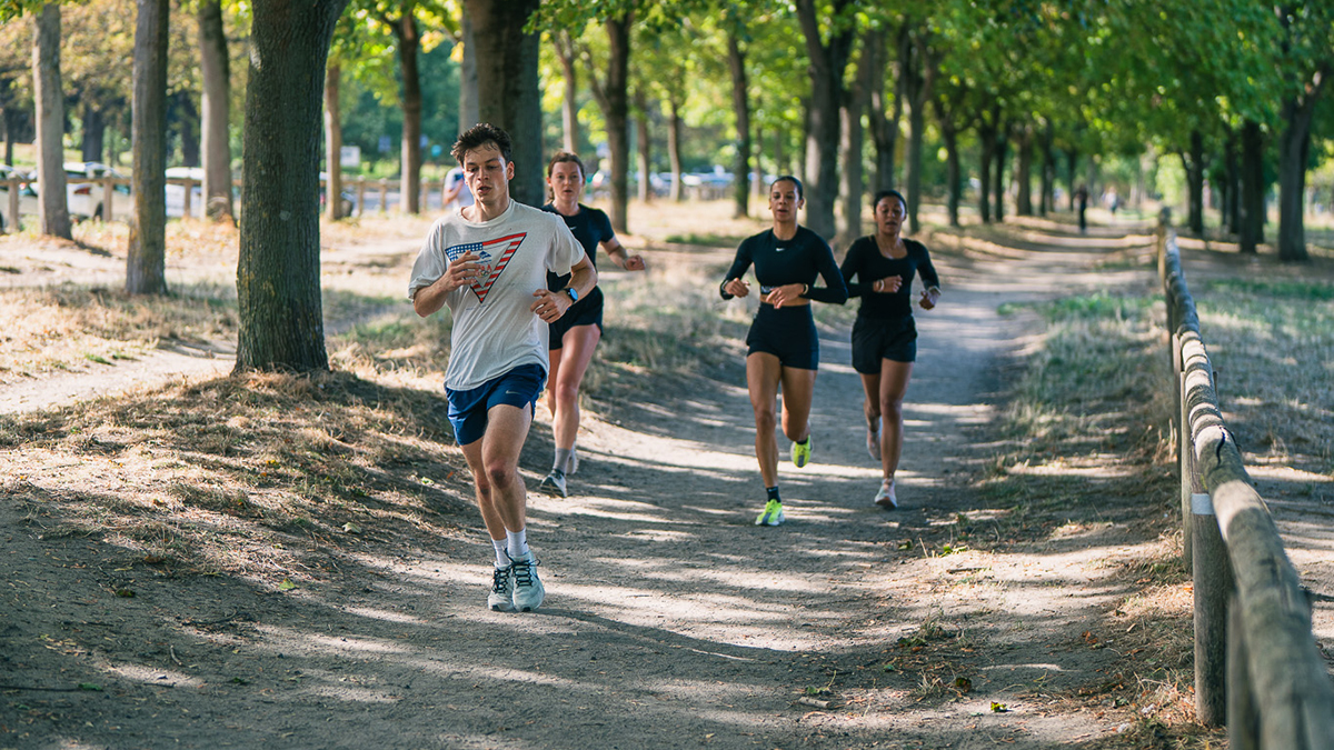 Coureur en plein entraînement de course à pied