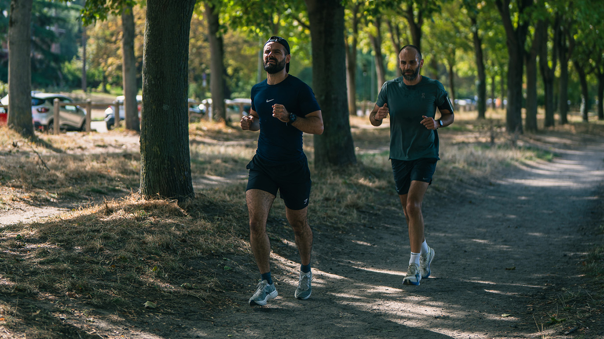 Deux coureurs lors de l’événement HYROX Outdoor organisé par AthletX Rebel en septembre 2026